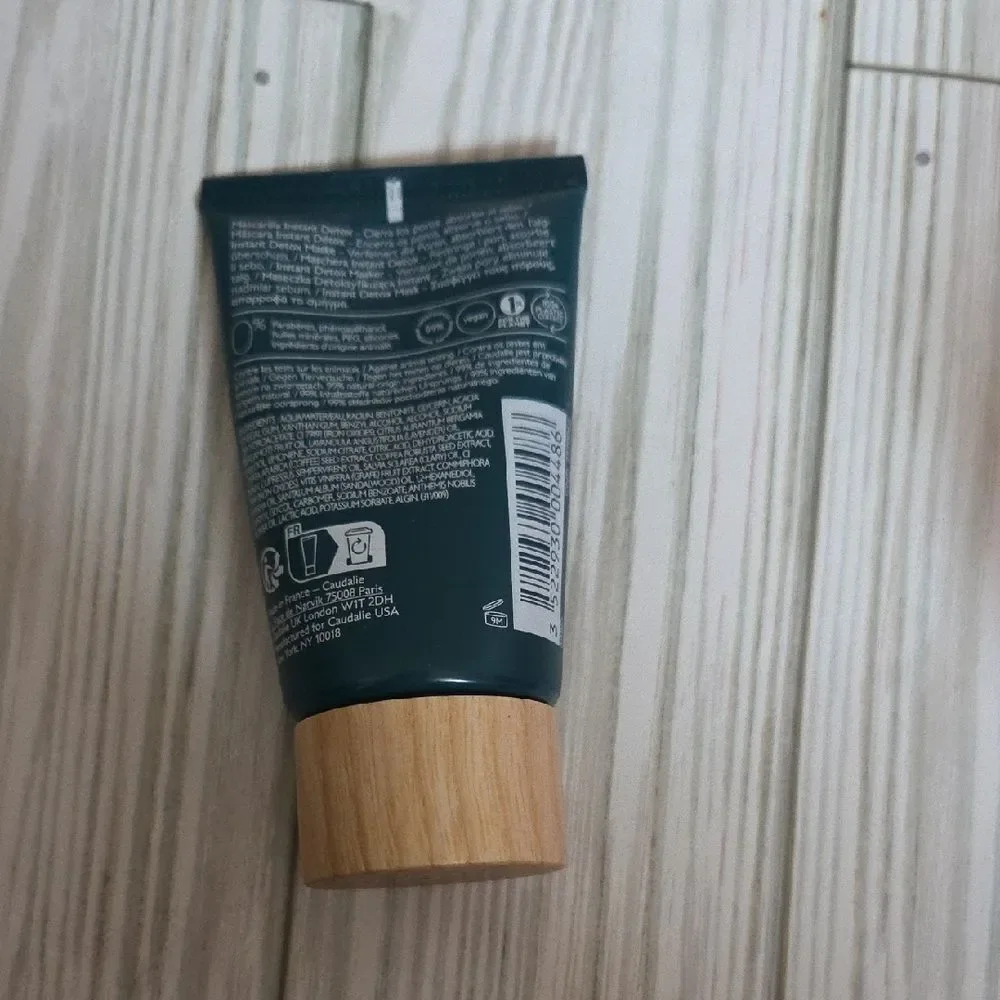 Caudalie Detox Mask in Dark Green with Wooden Cap